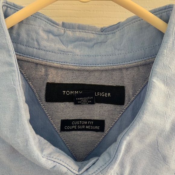 Tommy Hilfiger Short-Sleeve Button Down; Large - Picture 2 of 5